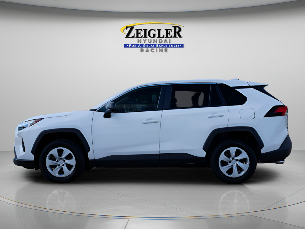 Used 2025 Toyota RAV4 LE AWD/4WD image 4