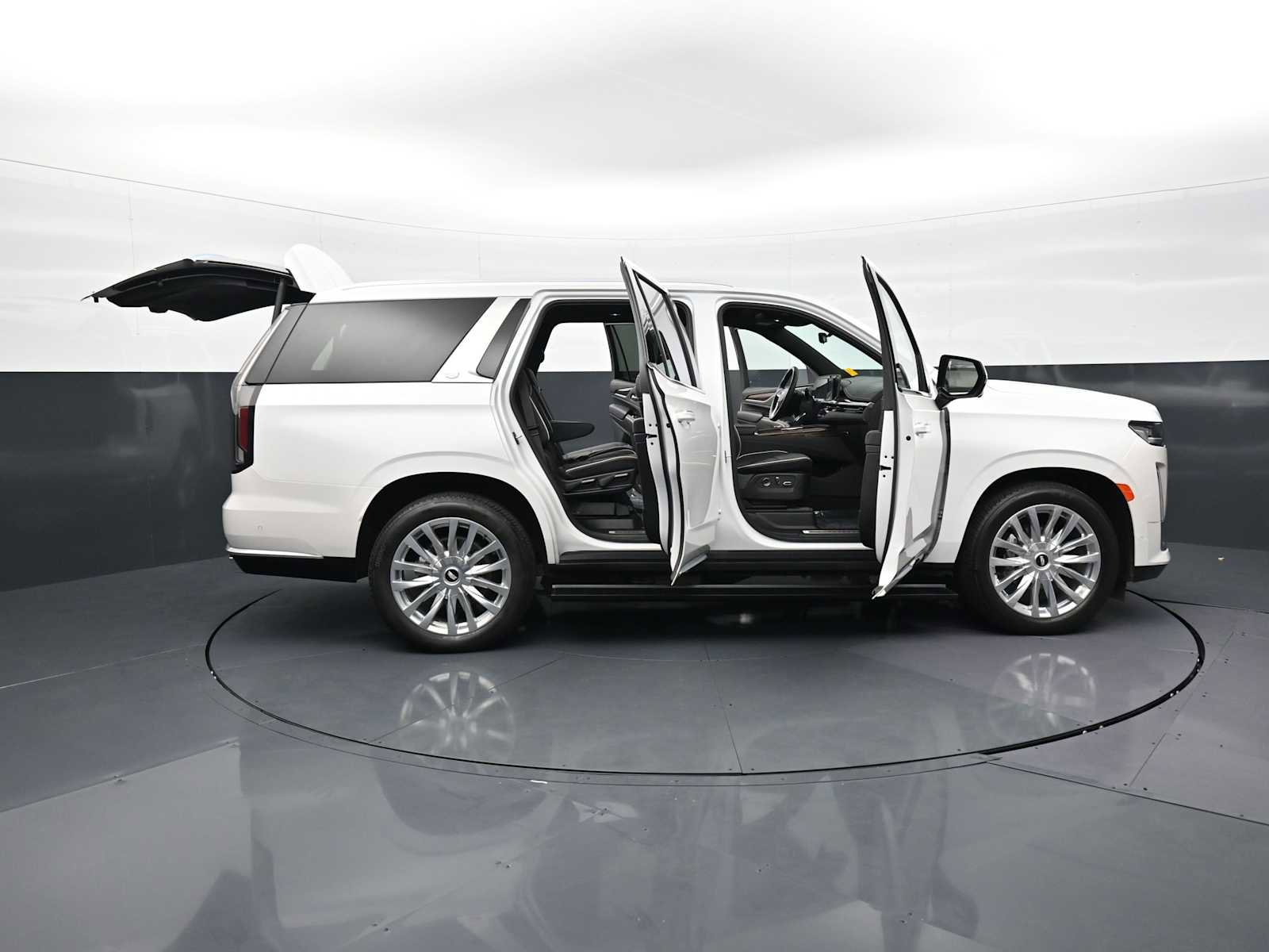 Used 2024 Cadillac Escalade Premium Luxury w/ Performance Package AWD/4WD image 36