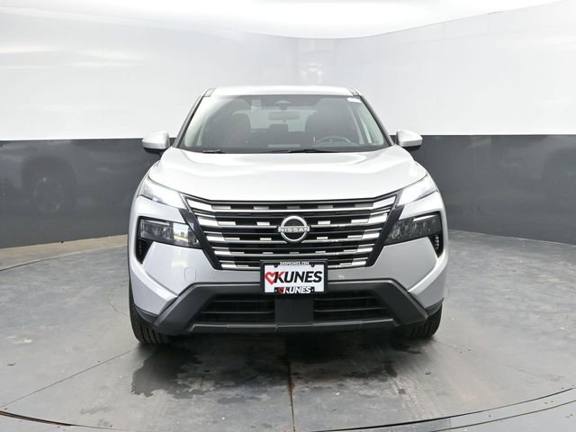 Used 2025 Nissan Rogue SV AWD/4WD image 2