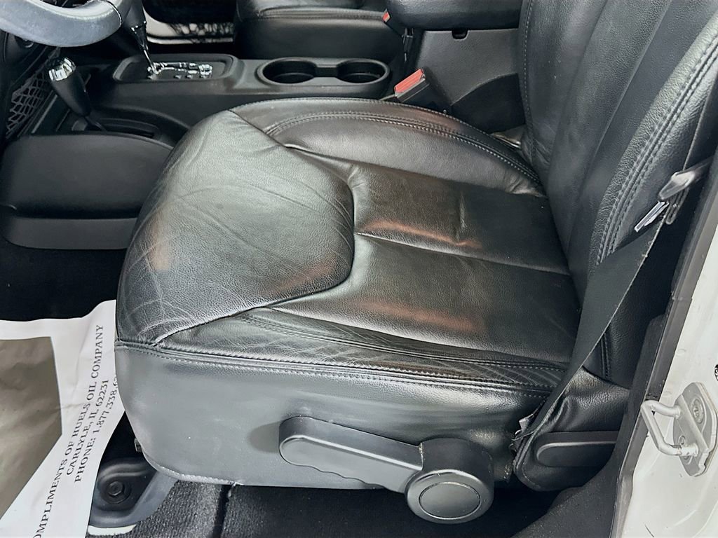 Used 2013 Jeep Wrangler Unlimited Sahara image 18