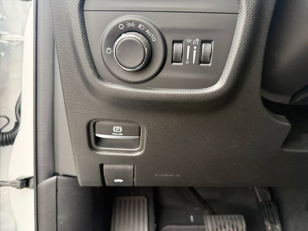 New 2026 Jeep Grand Cherokee Altitude image 24