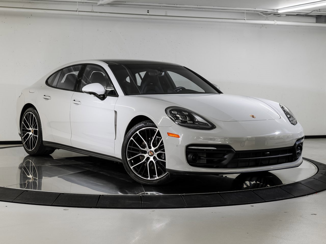 Certified 2023 Porsche Panamera Platinum Edition image 9
