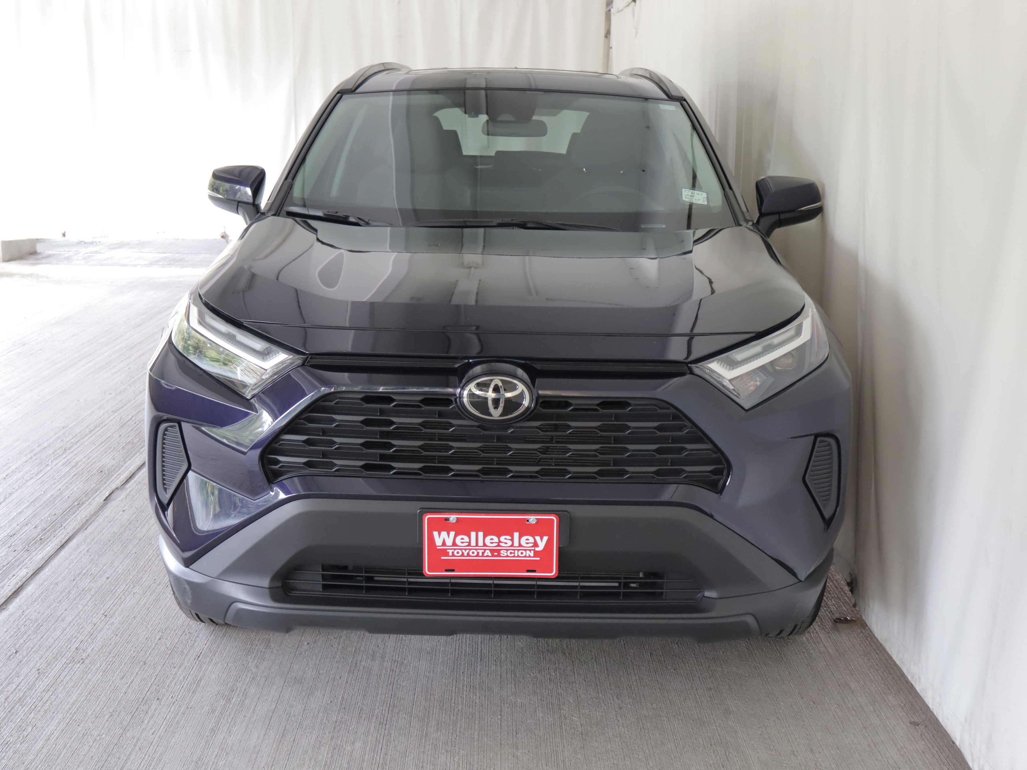 Used 2025 Toyota RAV4 XLE w/ Convenience Package AWD/4WD image 4