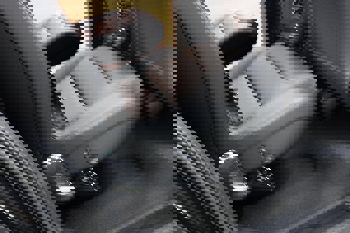 Used 2020 Tesla Model X image 29