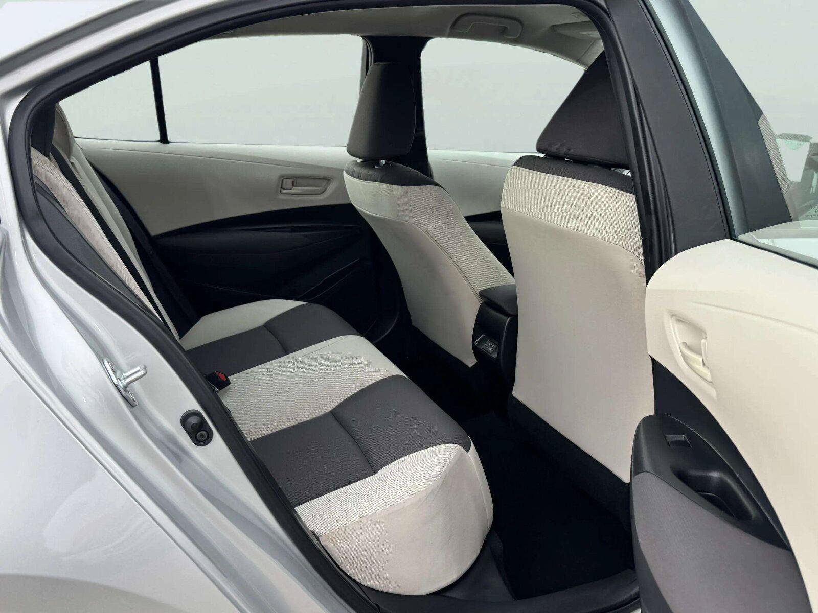Used 2025 Toyota Corolla LE FWD image 38