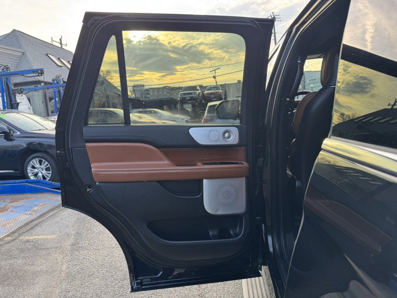 Used 2019 Lincoln Navigator Reserve w/ Cargo Package image 13
