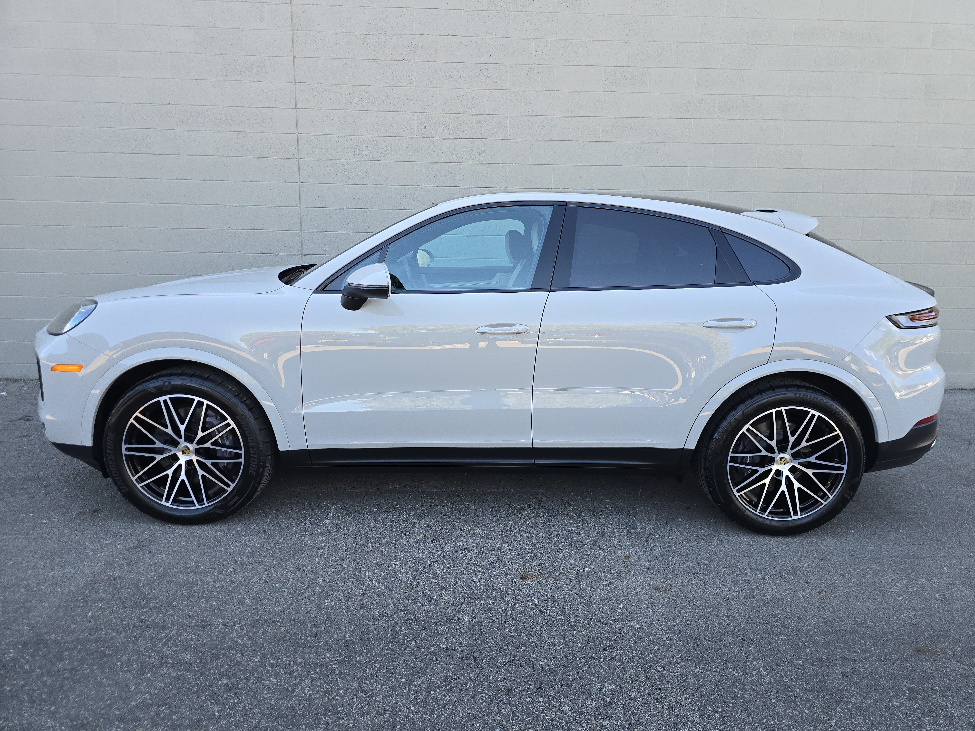 Certified 2024 Porsche Cayenne Coupe AWD/4WD image 2