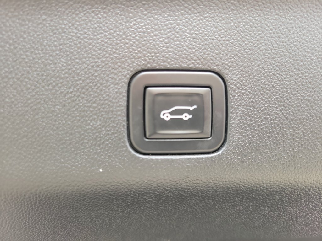 Used 2025 Chevrolet Tahoe LT RWD image 7