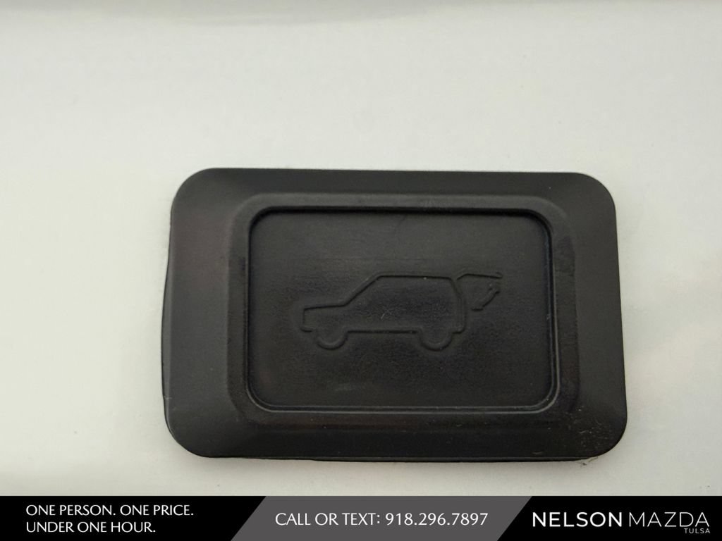 Used 2020 Toyota RAV4 XLE Premium FWD image 39