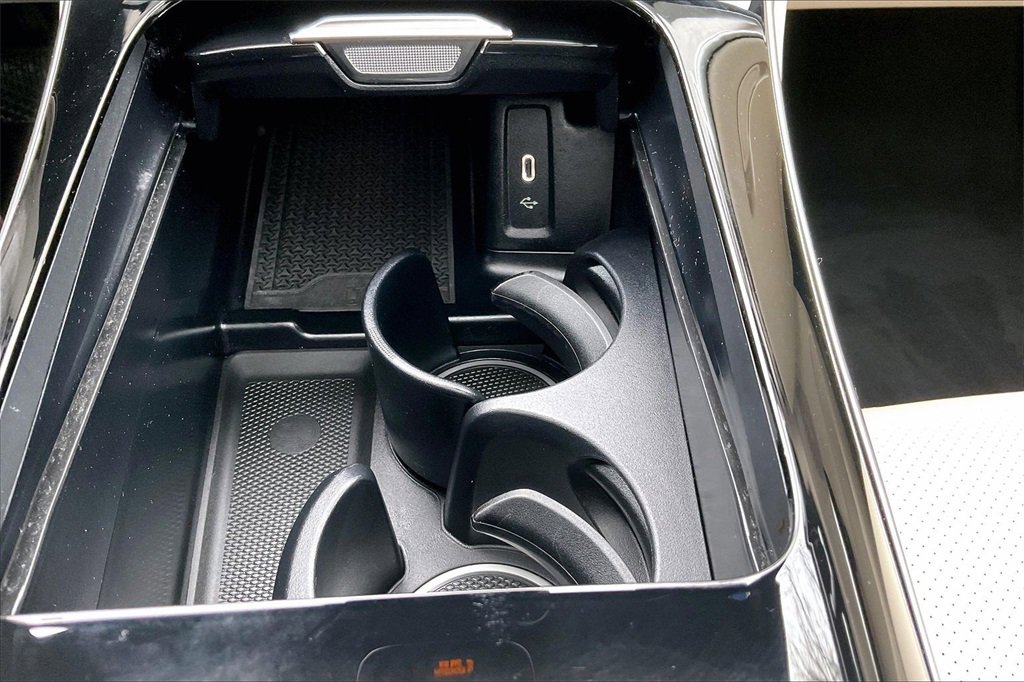 Used 2023 Mercedes-Benz GLC 300 4MATIC image 16