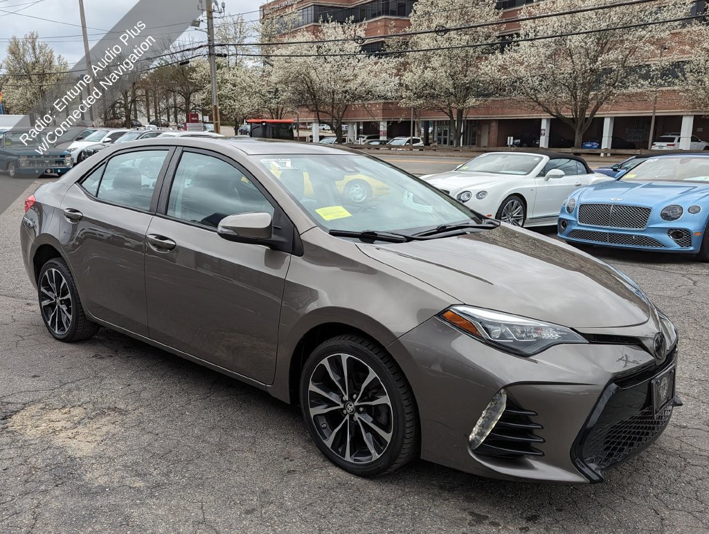 Used 2017 Toyota Corolla SE w/ SE Premium Package FWD image 6