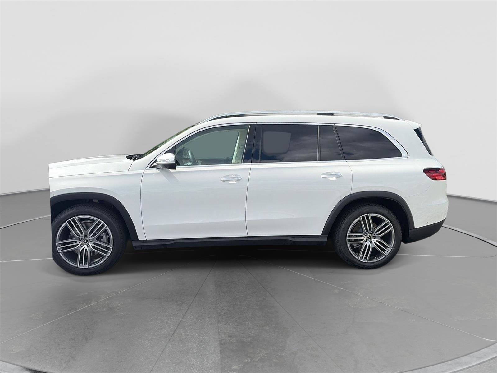 Used 2024 Mercedes-Benz GLS 450 4MATIC image 2