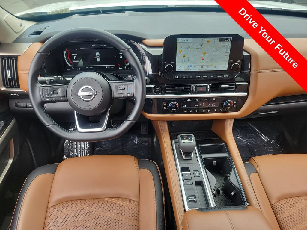 Used 2025 Nissan Pathfinder Platinum FWD image 4
