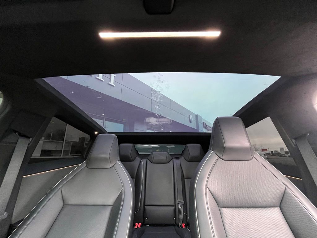 Used 2024 Tesla Cybertruck AWD Crew Cab image 10