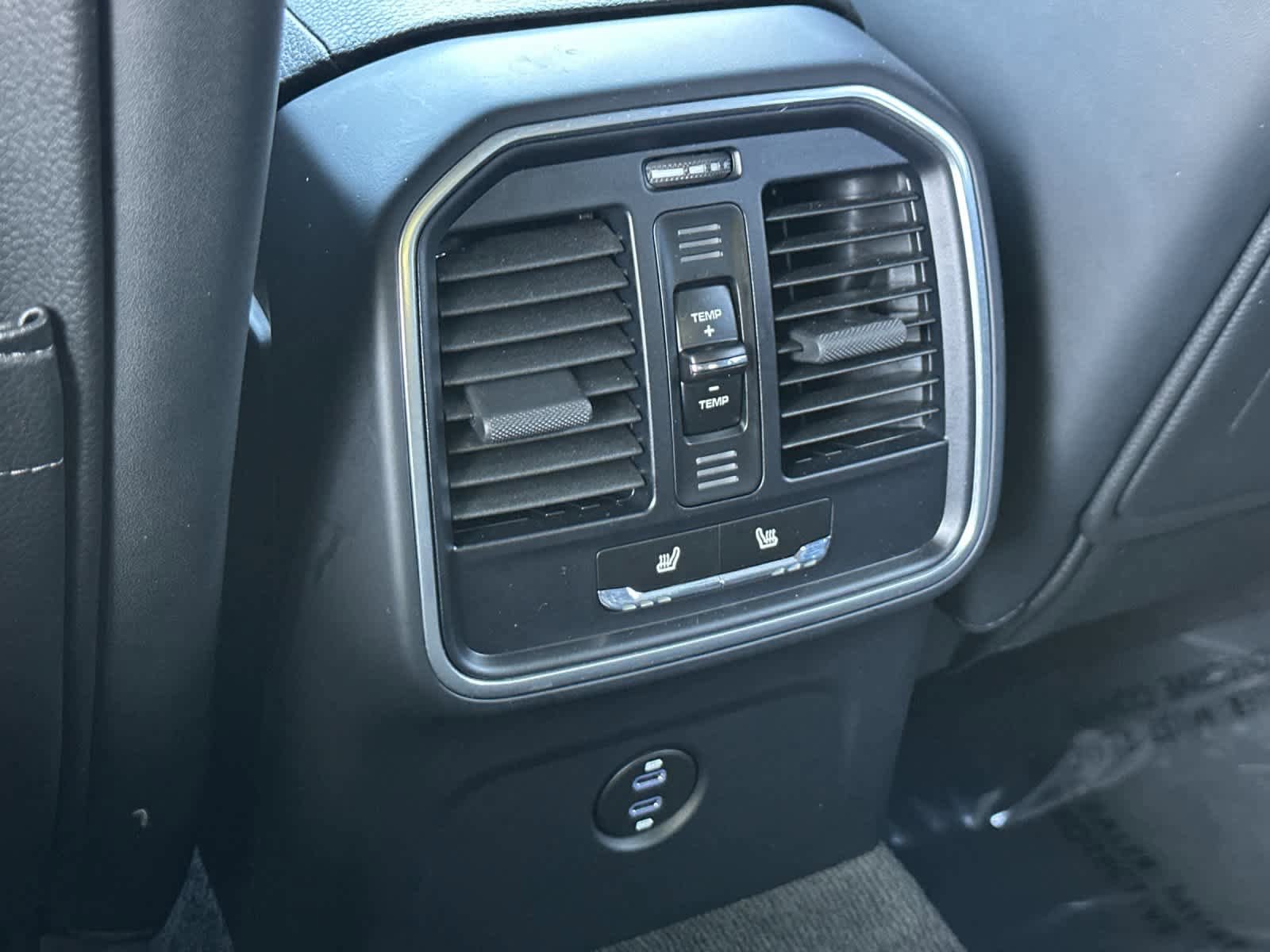 Certified 2025 Porsche Macan AWD/4WD image 14