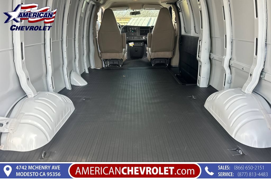 New 2025 Chevrolet Express 3500 Extended RWD image 15