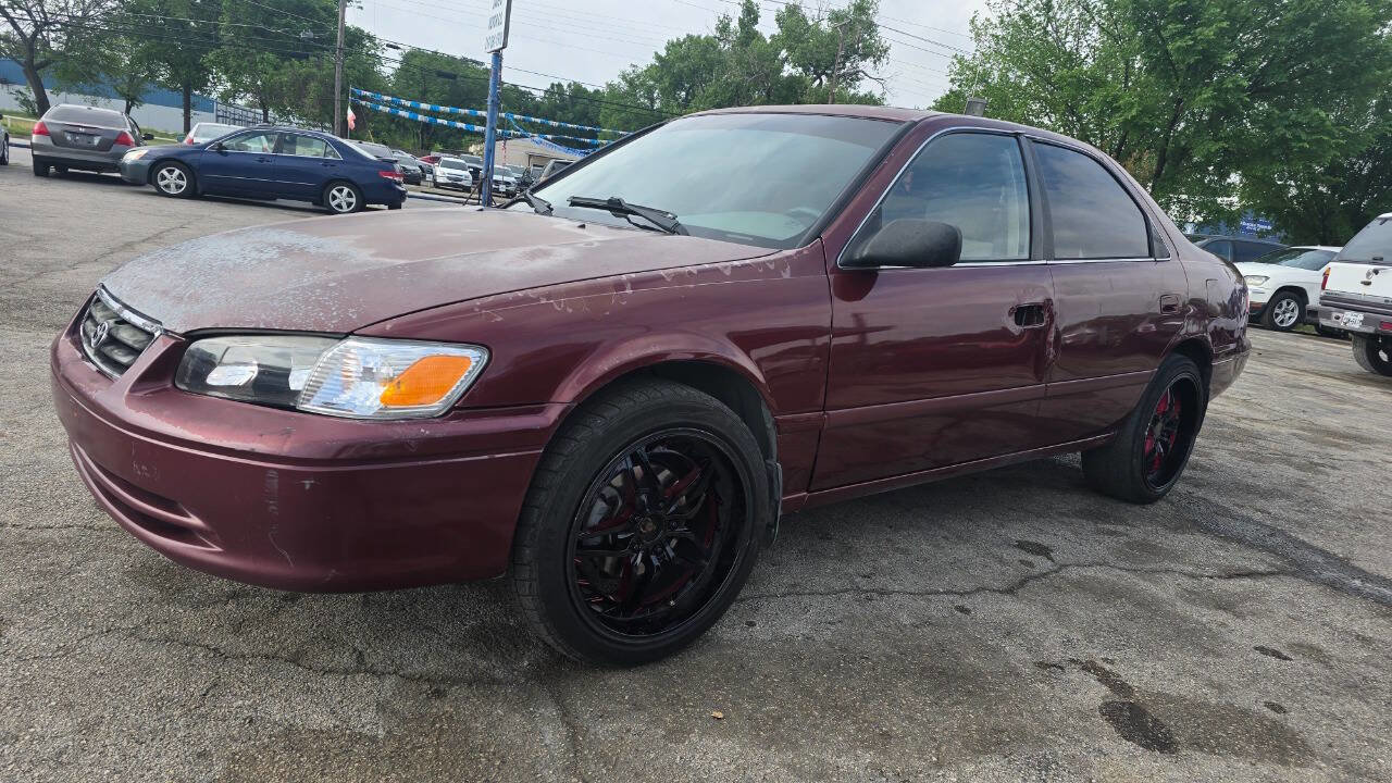 Used 2001 Toyota Camry LE FWD image 1