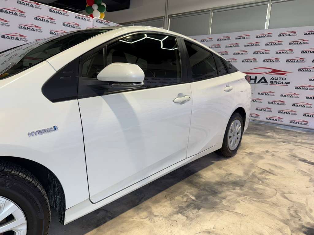 Used 2019 Toyota Prius L Eco FWD image 6
