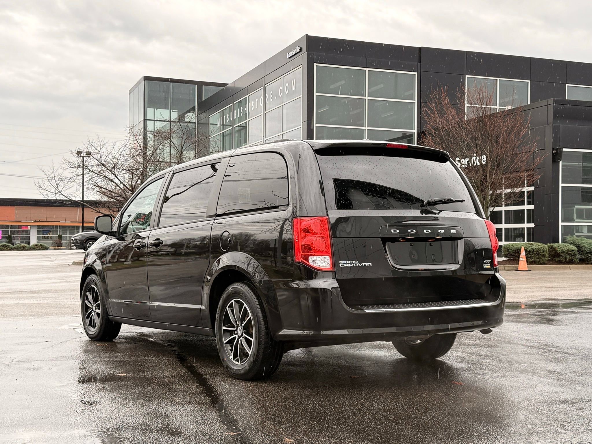 Used 2018 Dodge Grand Caravan GT image 3
