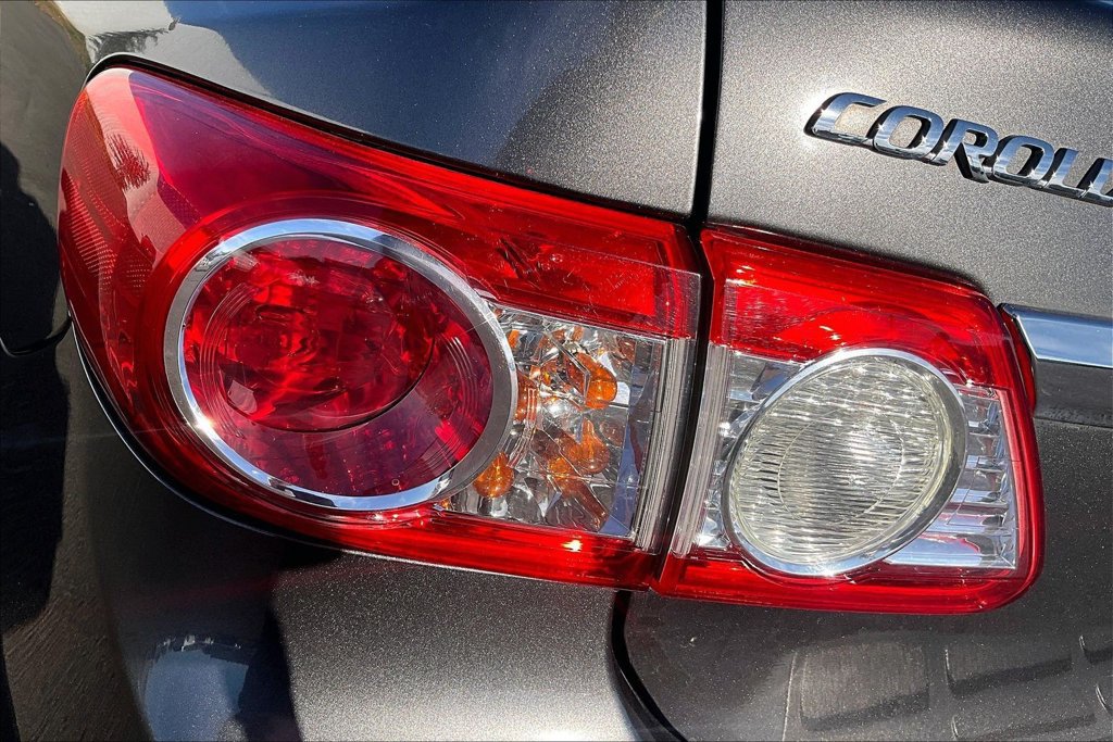 Used 2013 Toyota Corolla LE FWD image 27