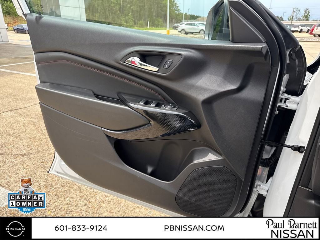 Used 2025 Chevrolet Trax RS w/ Sunroof Package FWD image 17