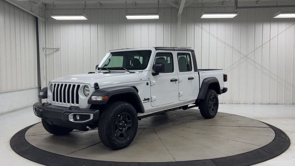 Used 2023 Jeep Gladiator Sport AWD/4WD image 4