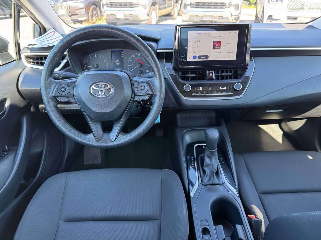Used 2025 Toyota Corolla LE FWD image 20