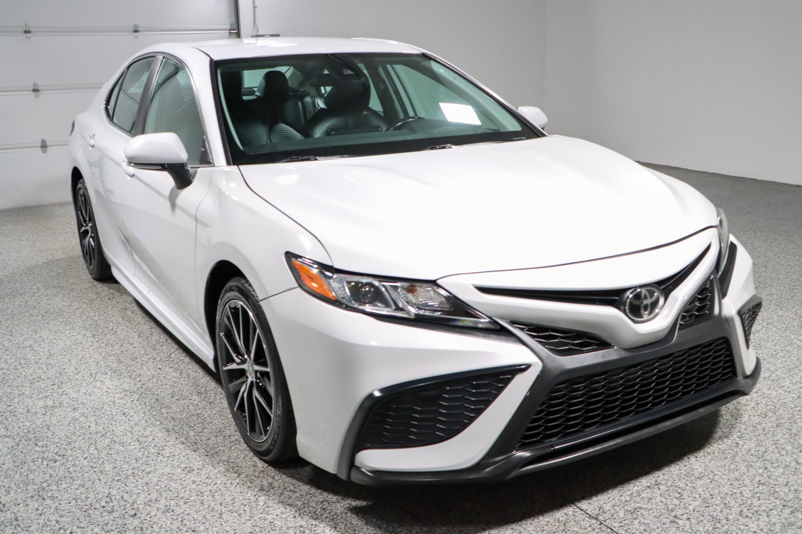 Used 2024 Toyota Camry SE FWD image 5