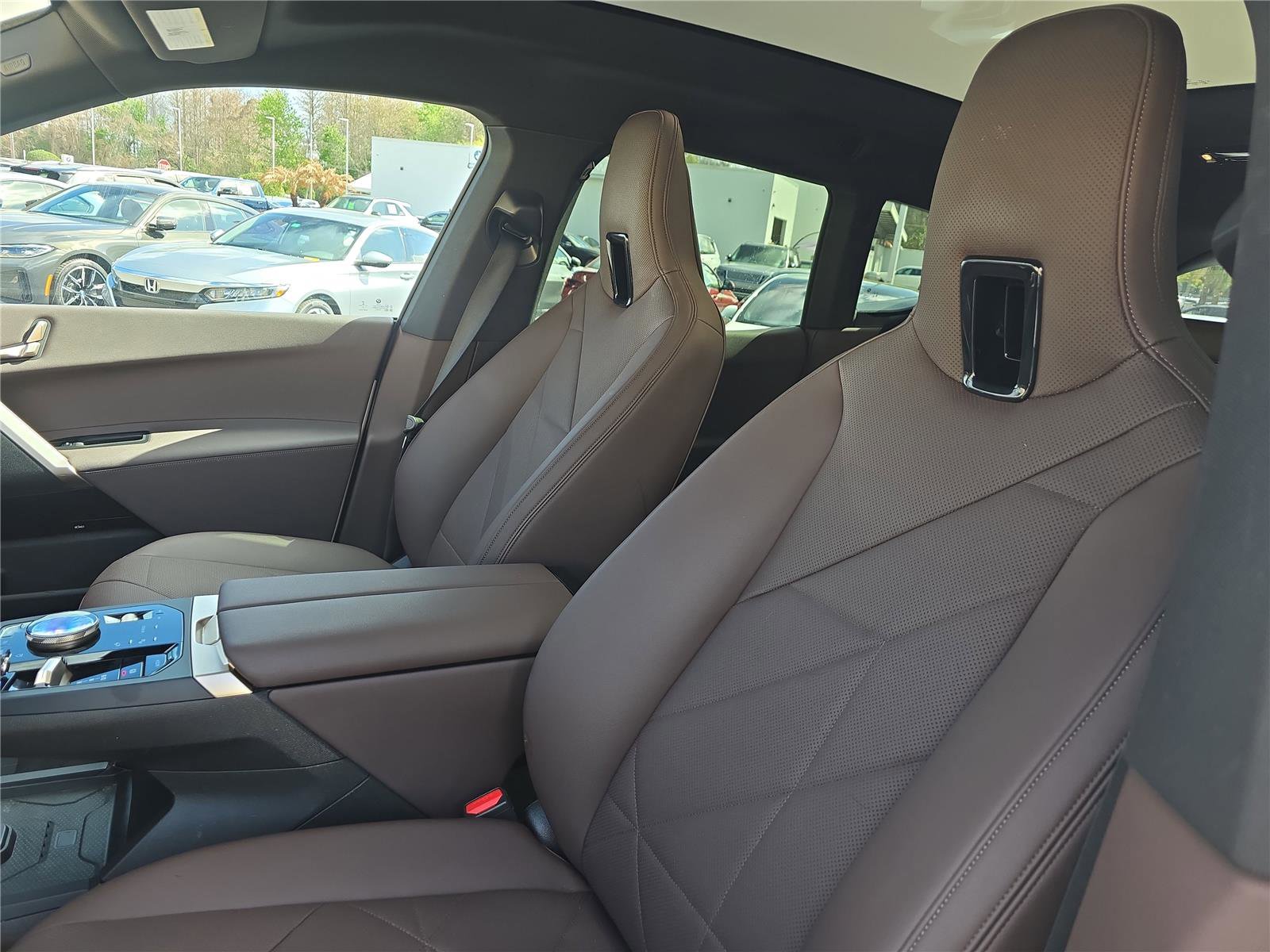 Used 2023 BMW iX xDrive50 w/ Sport Package image 14