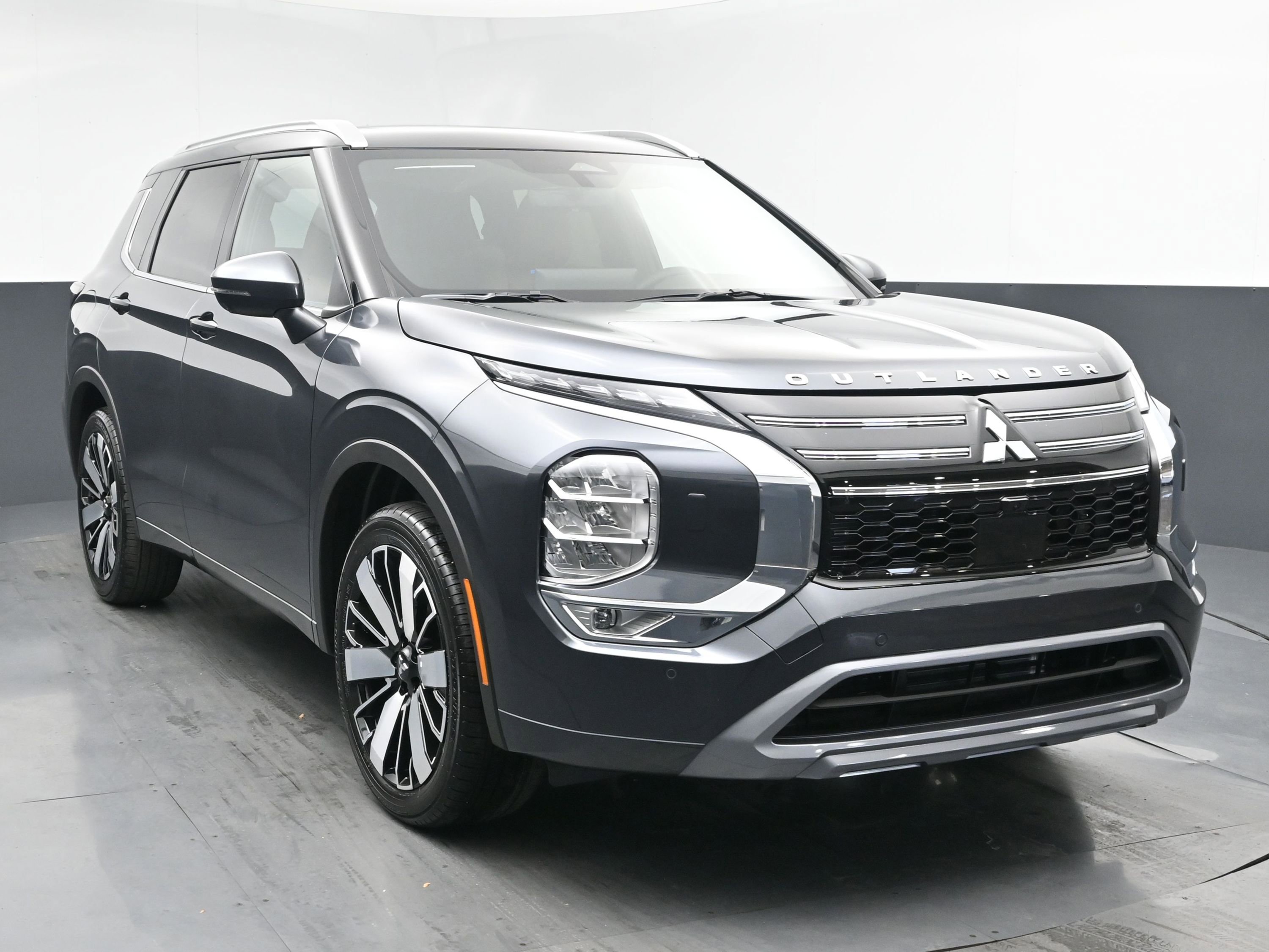 New 2025 Mitsubishi Outlander SEL image 2