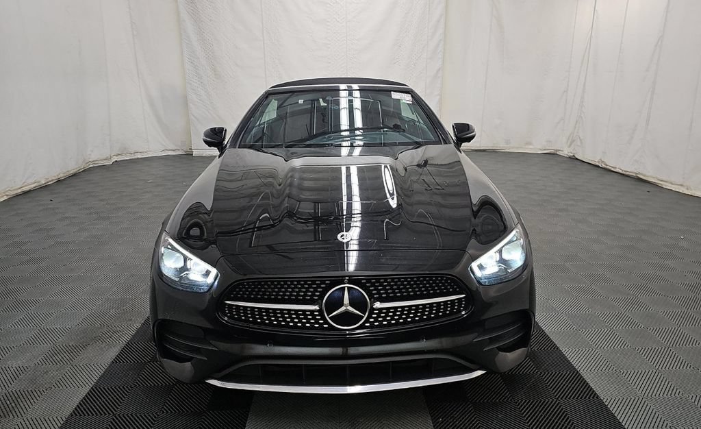 Used 2023 Mercedes-Benz E 450 4MATIC Cabriolet image 2