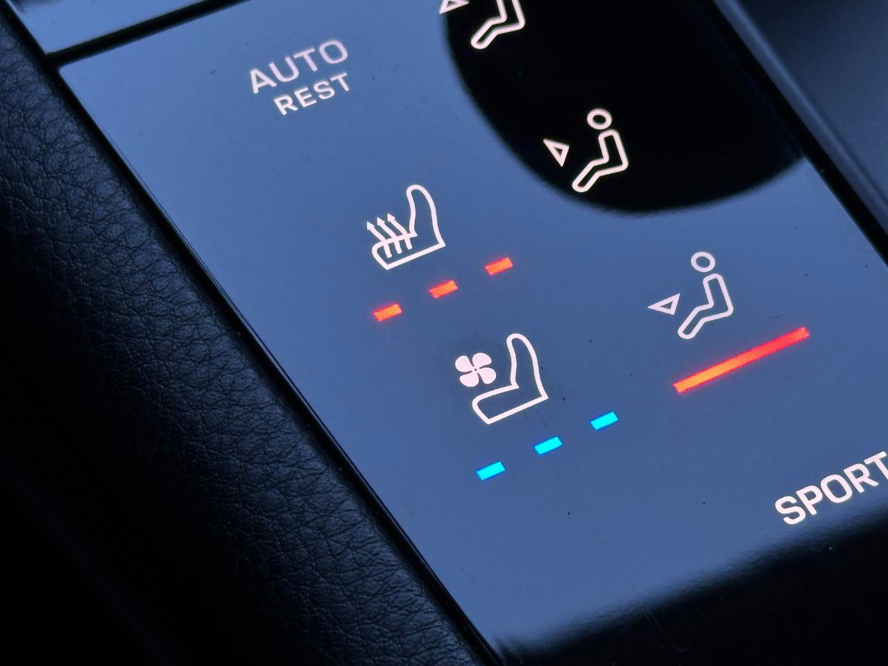 Used 2022 Porsche Macan S w/ Premium Package Plus image 4