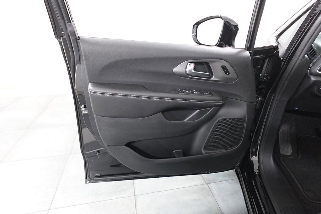 New 2027 Chrysler Pacifica Select FWD image 20