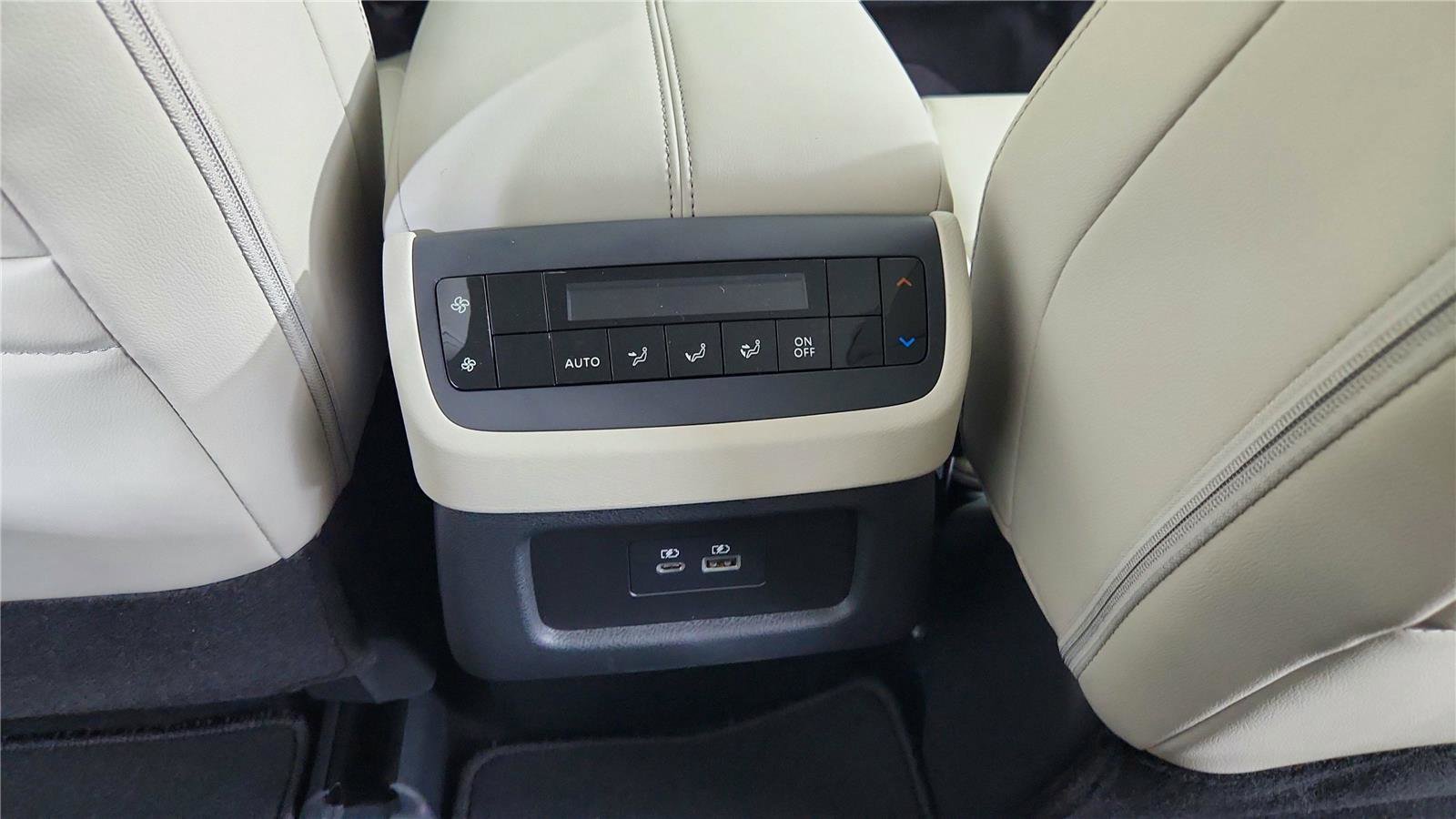 Used 2025 Nissan Pathfinder SL w/ Black Appearance Package image 20