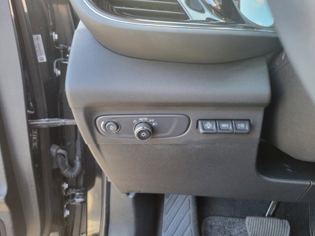 Used 2023 Buick Envision Avenir image 21