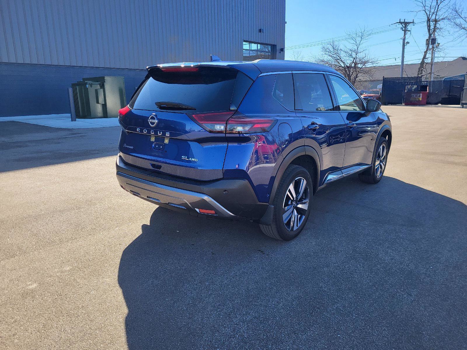 Used 2023 Nissan Rogue SL w/ SL Premium Package image 3