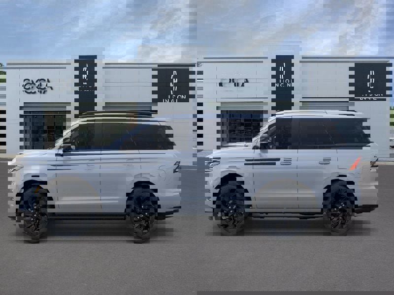 New 2026 Lincoln Navigator Reserve w/ Jet Appearance Package image 3