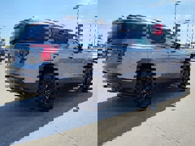 Used 2022 GMC Acadia AT4 w/ Preferred Package image 10