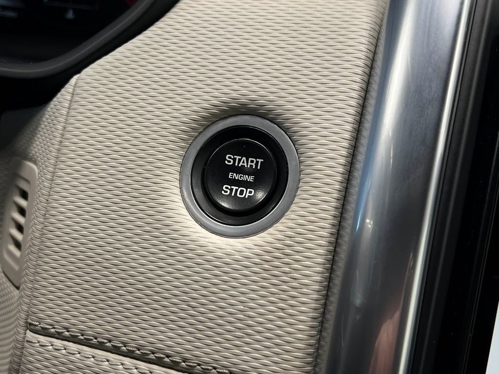 Used 2021 Land Rover Discovery S R-Dynamic image 22