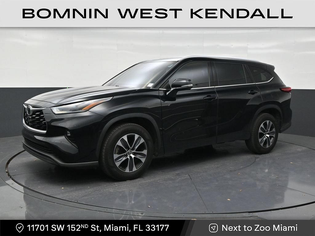 Used 2021 Toyota Highlander XLE FWD image 1