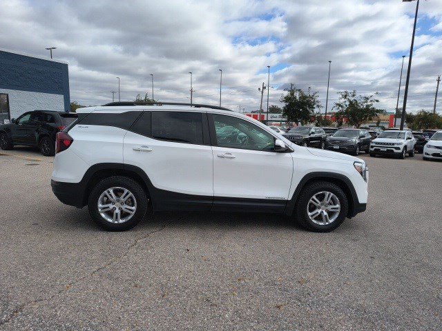 Used 2023 GMC Terrain SLE w/ Driver Convenience Package image 6