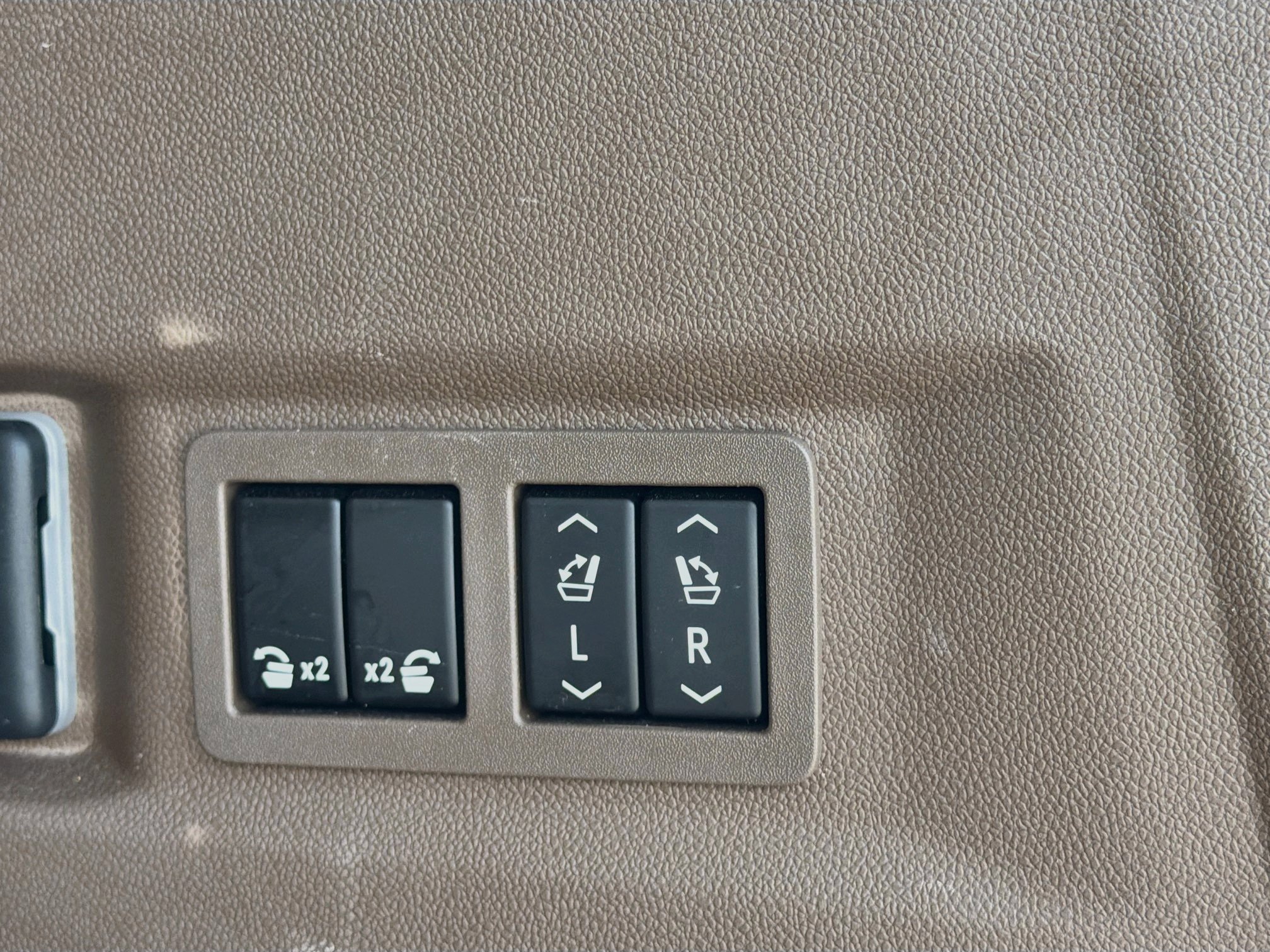 Used 2023 GMC Yukon Denali AWD/4WD image 13