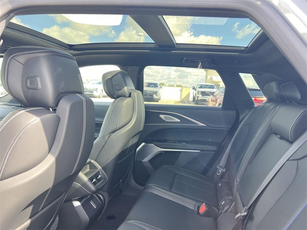 New 2025 Cadillac Lyriq Sport image 29