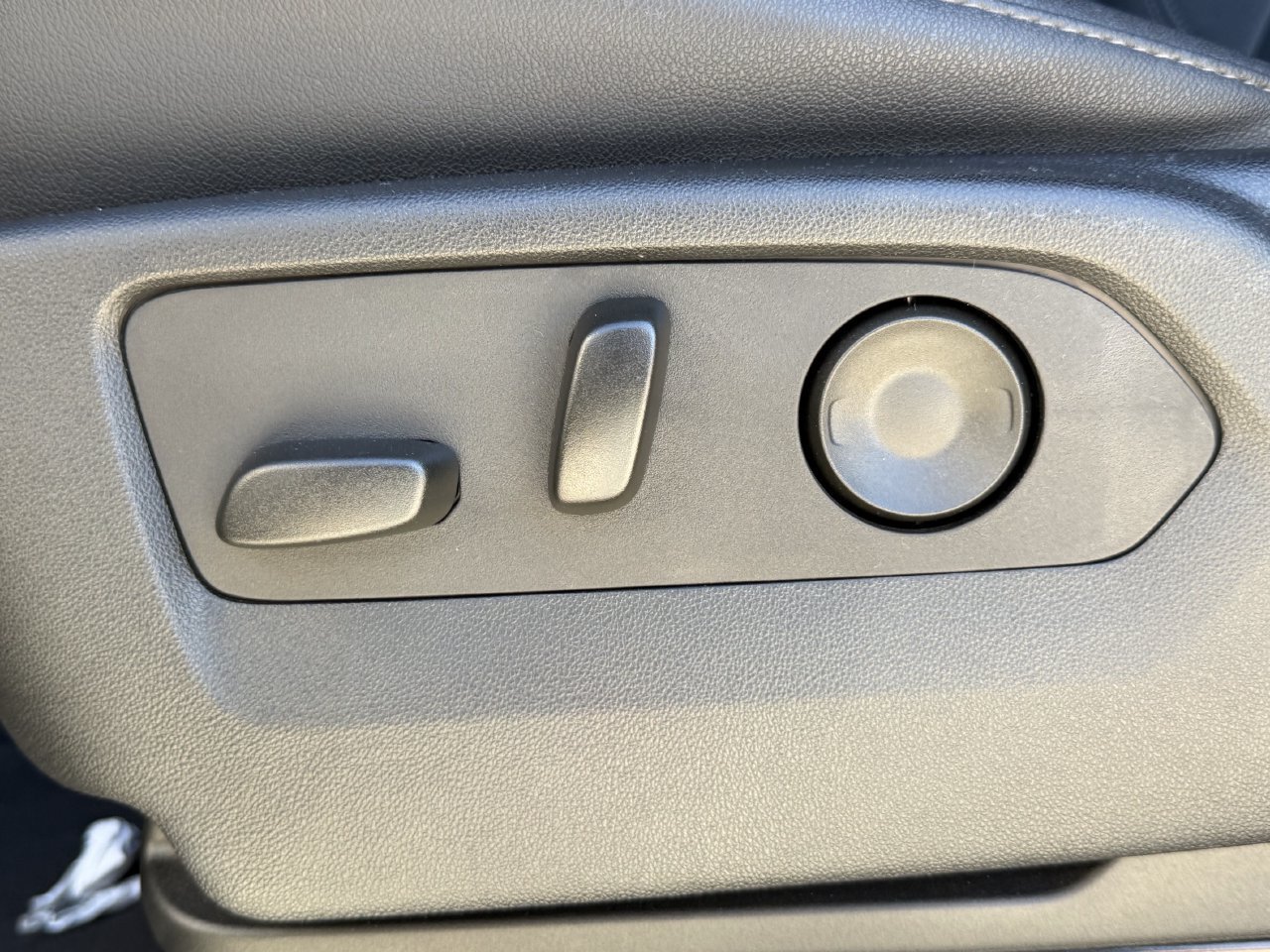 Used 2024 Chevrolet Suburban Z71 w/ Z71 Off-Road Package AWD/4WD image 24