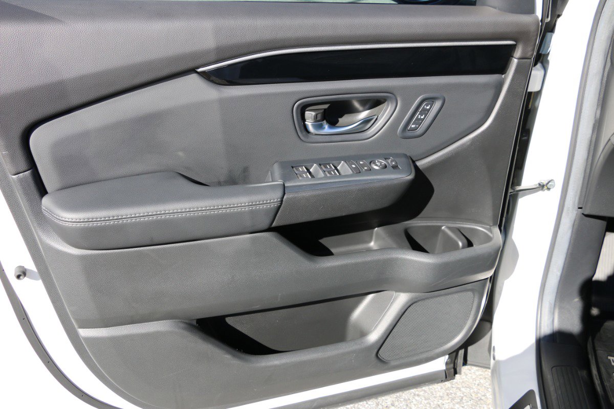 Used 2025 Honda Pilot EX-L image 16