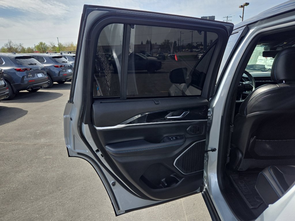 Used 2022 Jeep Grand Cherokee Trailhawk w/ Advanced Protech Group II AWD/4WD image 14