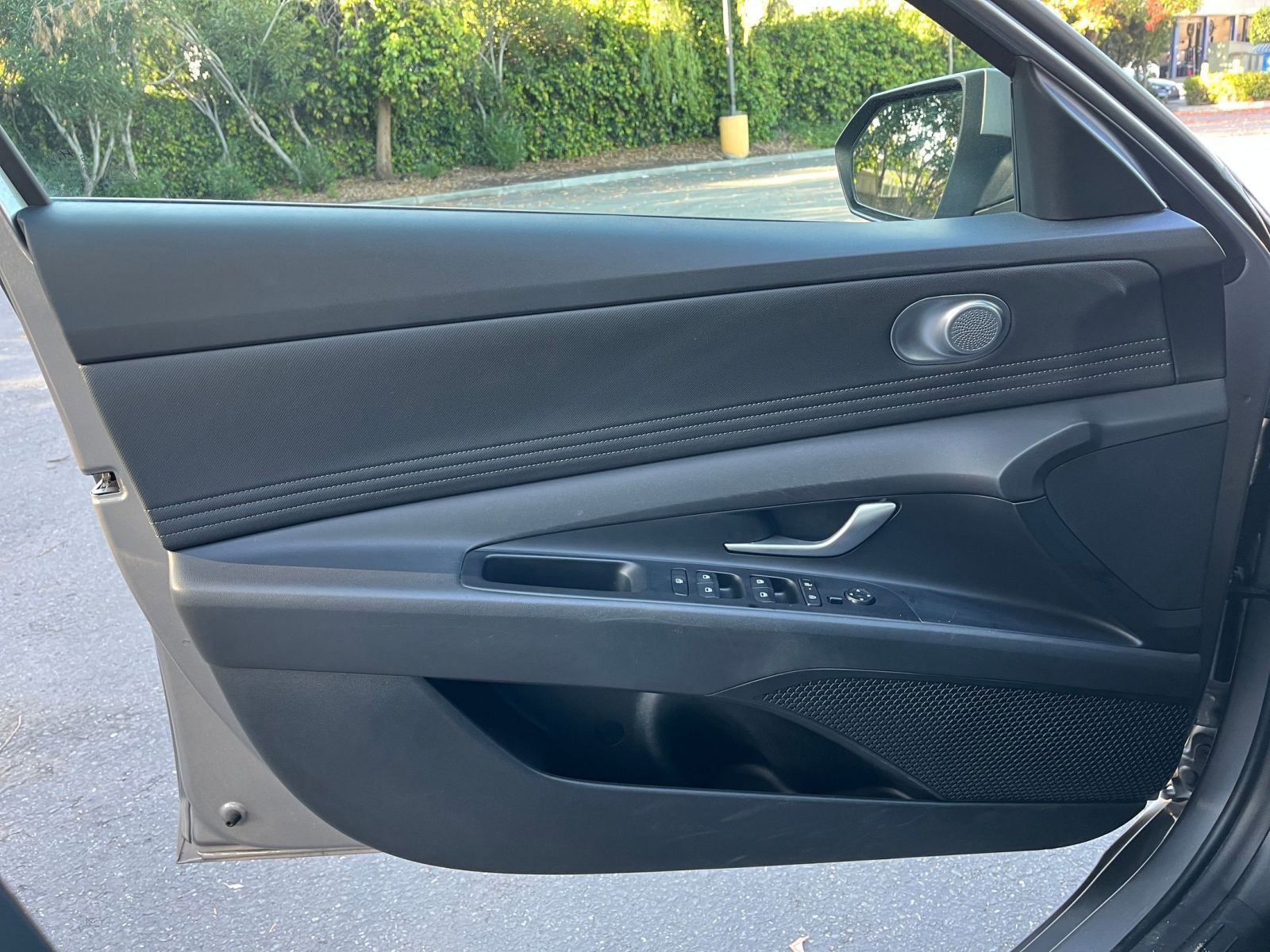 Used 2025 Hyundai Elantra SEL image 20