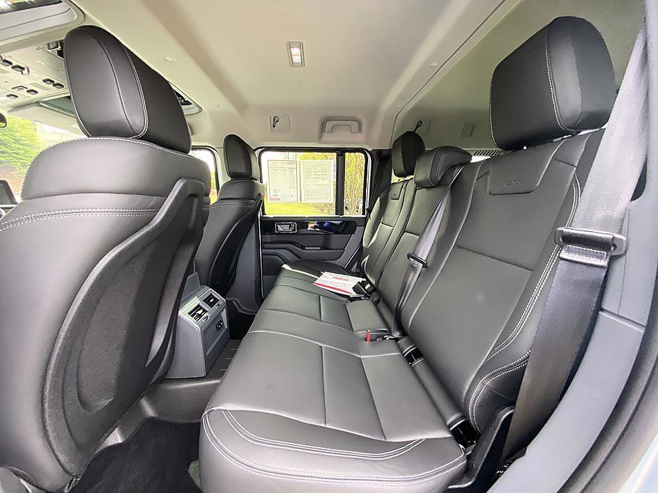 Used 2024 INEOS Grenadier Fieldmaster Edition image 12