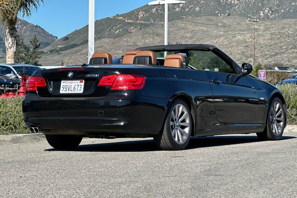 Used 2011 BMW 328i Convertible image 3