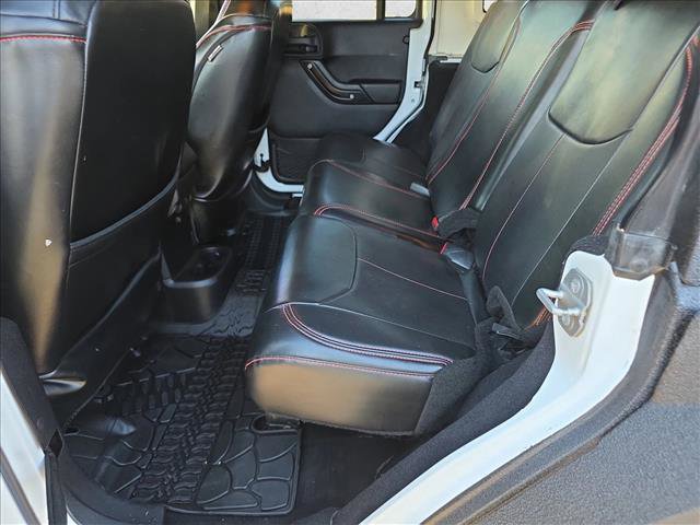 Used 2015 Jeep Wrangler Unlimited Rubicon w/ Connectivity Group image 16